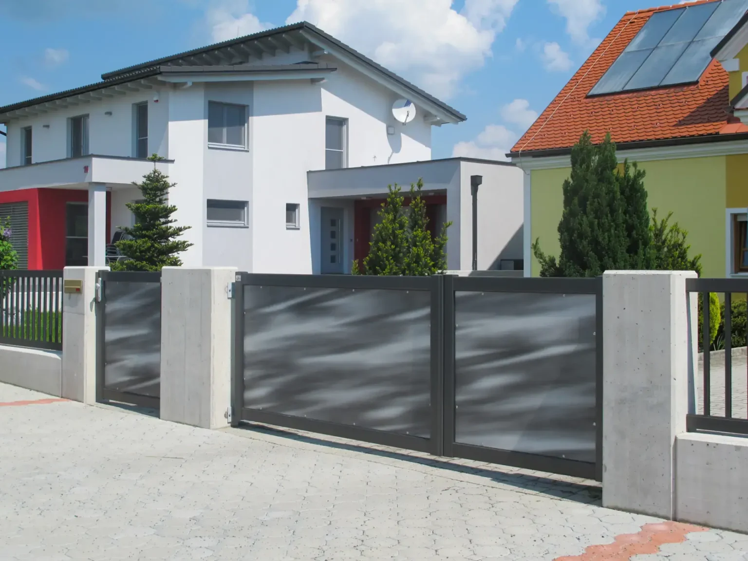 Aluminiumzaun, Aluminiumtor, Brix Zaun, Metallzaun,, Rahmentor