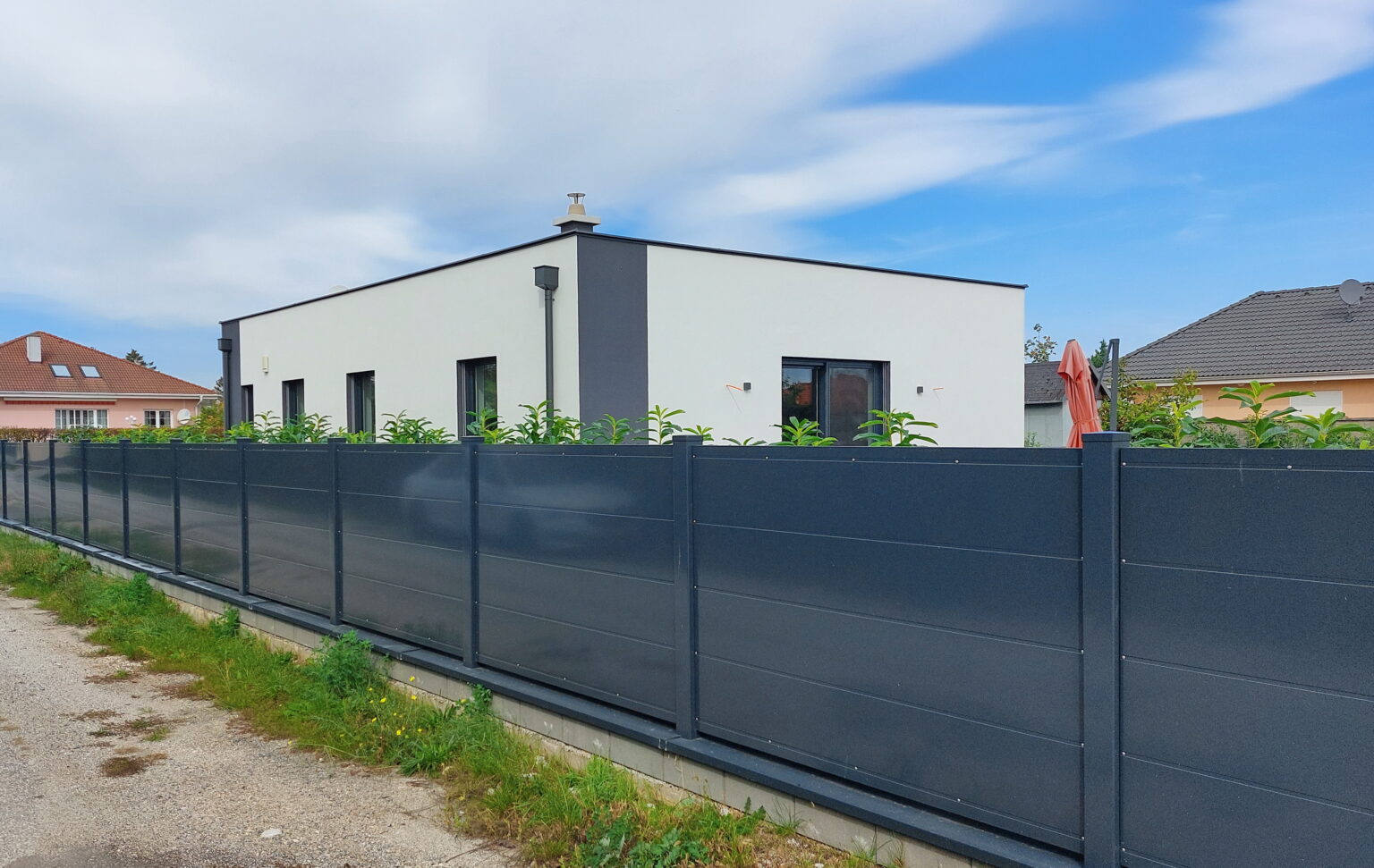 Aluzaun, Metallzaun, Brix Zaun, Brix Frontflat, Sichtschutz, Blickschutz, Blickdicht,