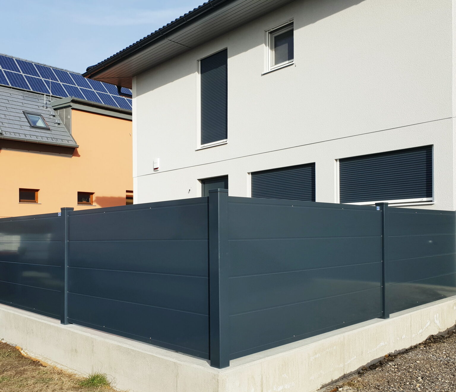 Aluzaun, Metallzaun, Brix Zaun, Brix Frontlfat, Sichtschutz, Blickschutz, Blickdicht, Zaunfeld