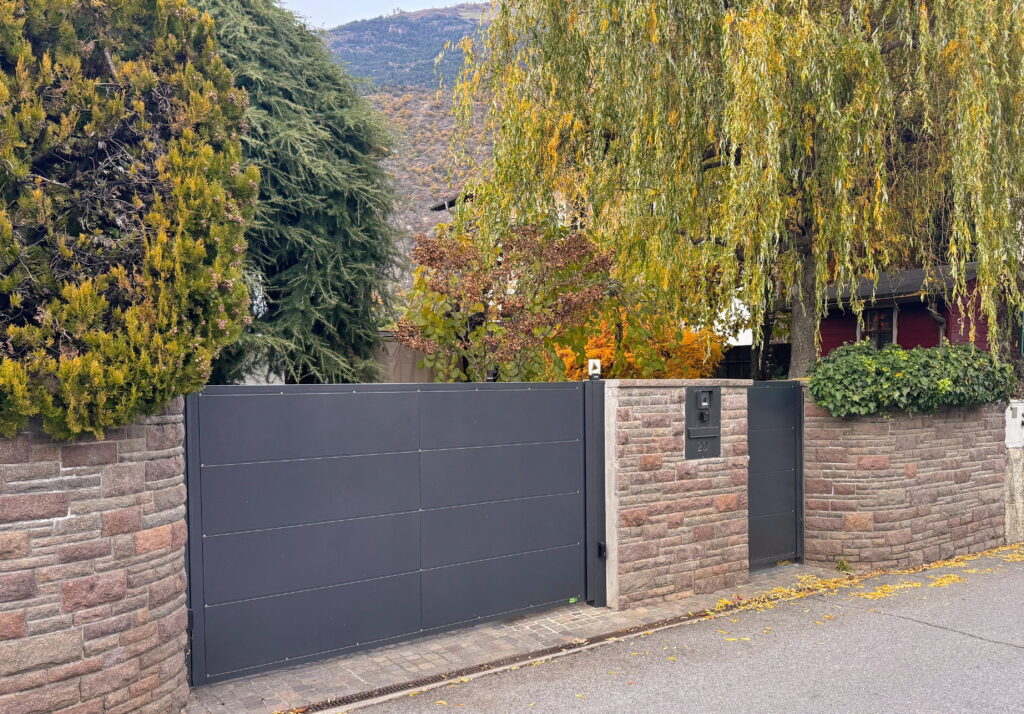 Aluminiumzaun, Aluminiumtor, Brix Zaun, Metallzaun, Front Flat , Vollblech, Sichtschutz, Schiebetor, Tür