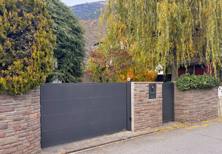 Aluminiumzaun, Aluminiumtor, Brix Zaun, Metallzaun, Front Flat , Vollblech, Sichtschutz, Schiebetor, Tür