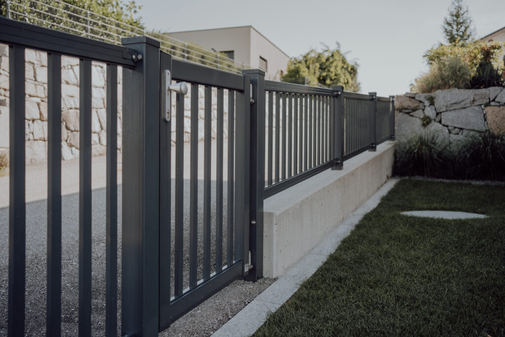 Aluminiumzaun, Aluminiumtor, Brix Zaun, Metallzaun,, Staketen, Zaunfeld, Gehtür,