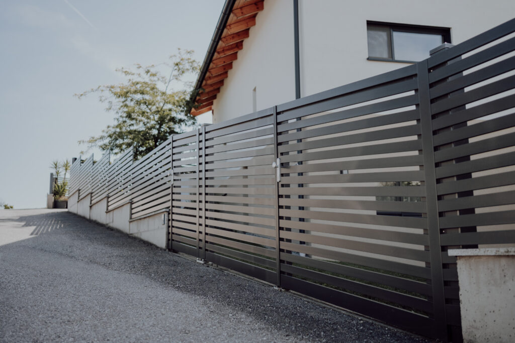 Frontline_GT_ZF Aluminiumzaun, Aluminiumtor, Flügeltor, Zaunfeld, Gartentor, Horizontal, Brix Zaun, Frontline