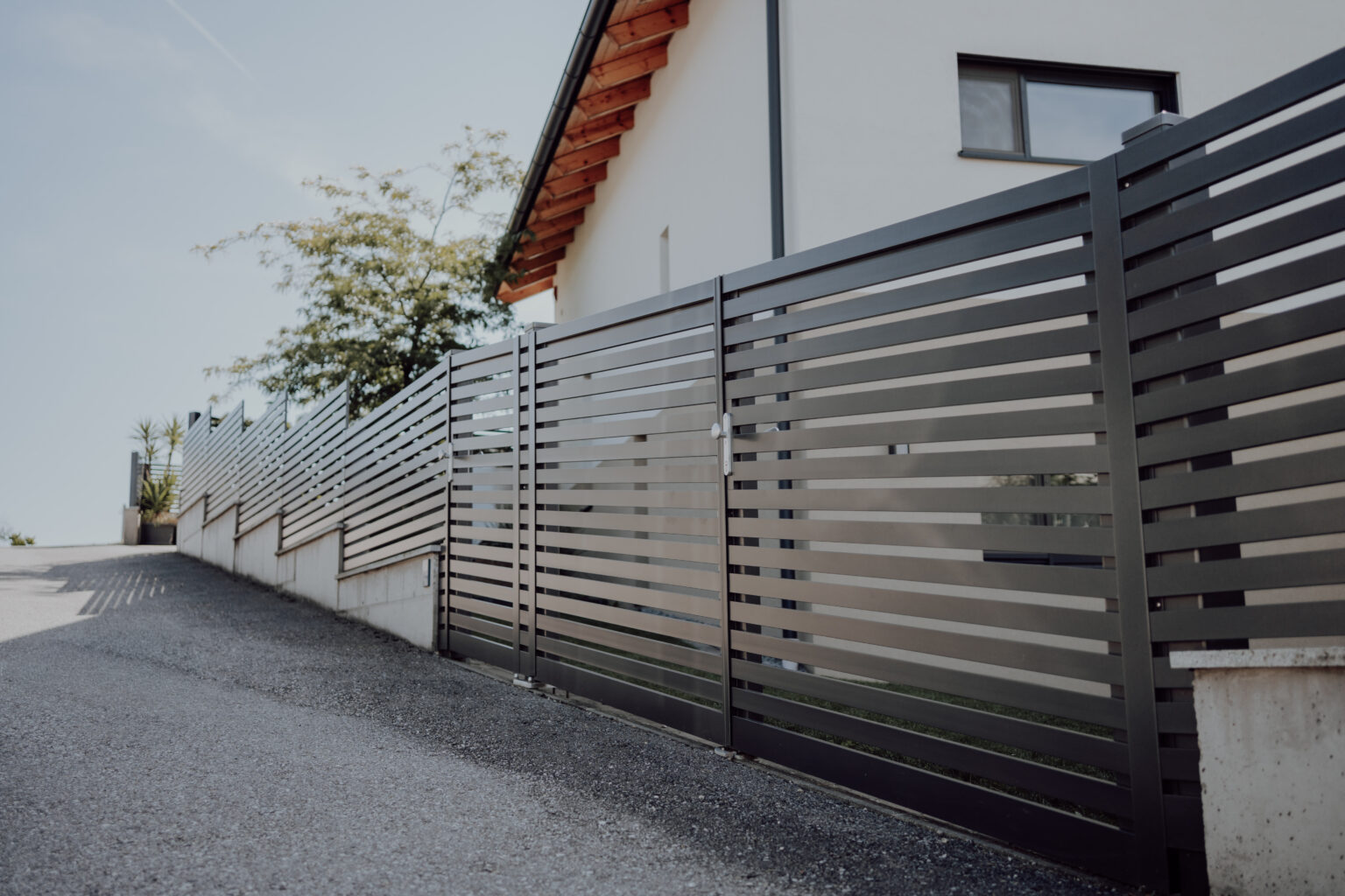 Aluminiumzaun, Aluminiumtor, Flügeltor, Zaunfeld, Gartentor, Horizontal, Brix Zaun, Frontline