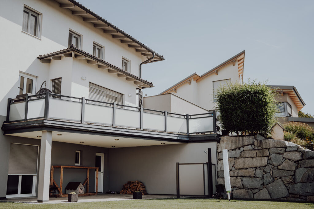 Flat-Design_GF_Basis_Glas_209 Aluminiumzaun, Brix Zaun, Metallzaun, Flatdesign, Flat-Design, Geländer, Balkon,